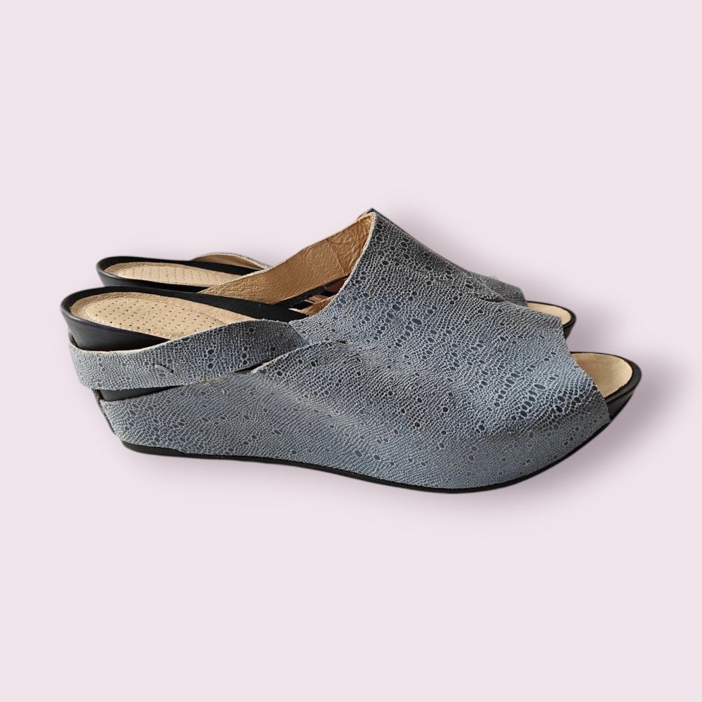 Tsubo 'Ovid' Wedge Sandals In Blue-Grey Snake Skin Suede Size 9 - Picture 3 of 12